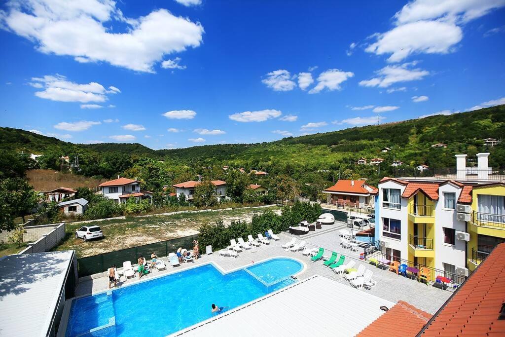 Modern Delux Apartments In Flowers&Pool Private Complex Balchik Exterior foto